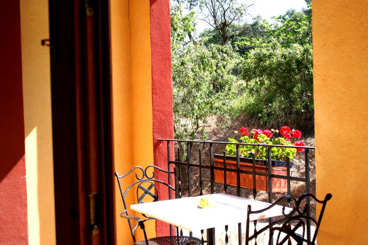 Podiumberg Hotel Quatretondeta ภายนอก รูปภาพ
