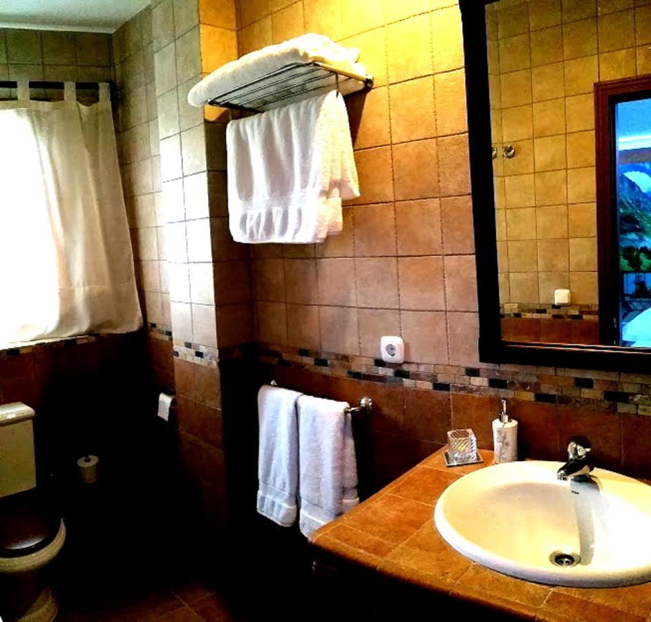 Podiumberg Hotel Quatretondeta ภายนอก รูปภาพ